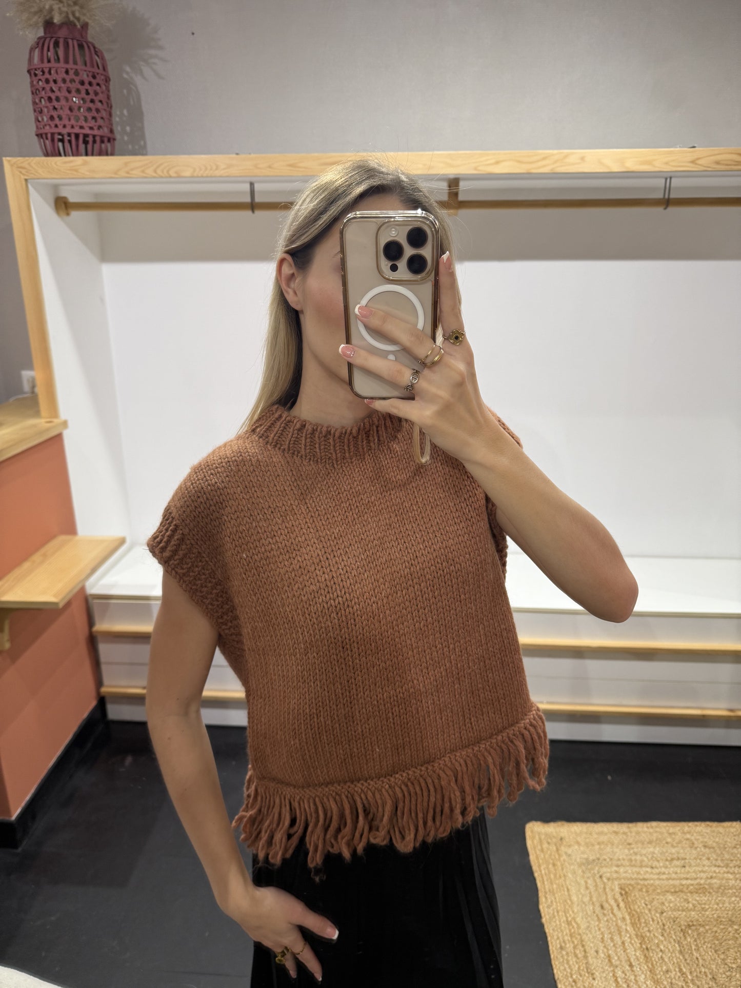 PULL SANS MANCHES AVA