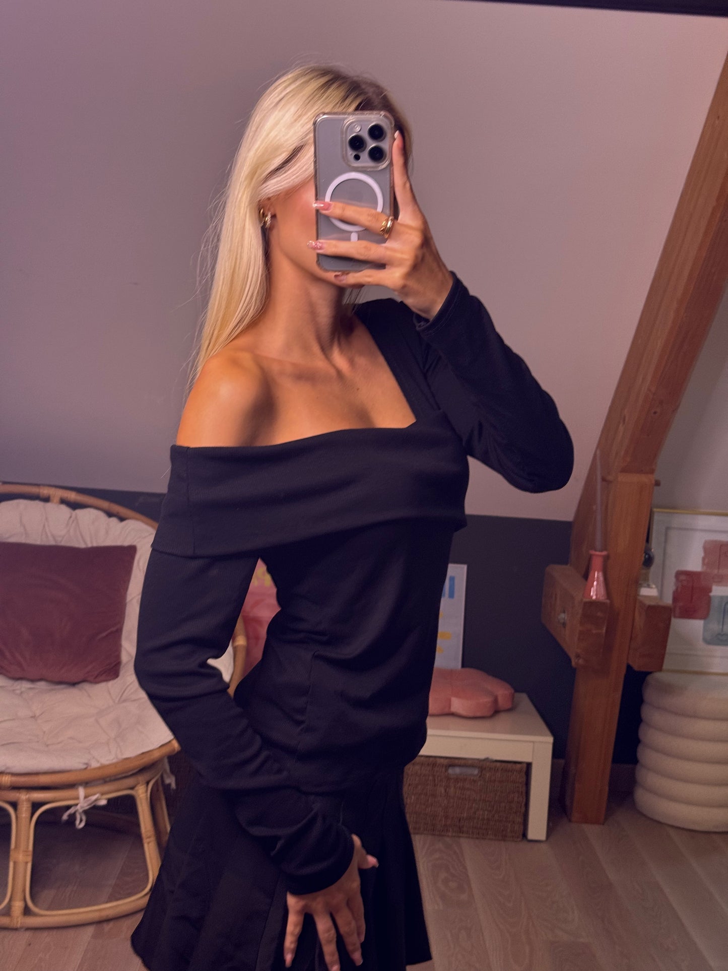 TOP AMELIA